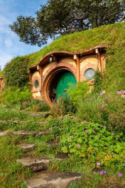 Bilbo Baggin 'in Hobbiton köyündeki Hobbiton Köyü' ndeki Hobbit ve Yüzüklerin Efendisi, Yeni Zelanda