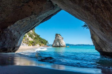 Coromandel yarımadasındaki Katedral Koyu, Yeni Zelanda
