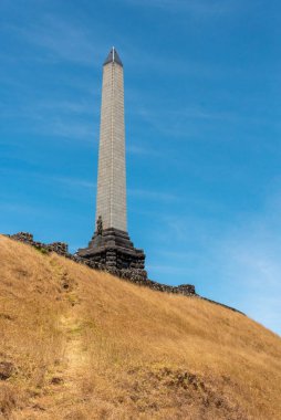 Auckland, Yeni Zelanda 'daki One Tree Hill Parkı' ndaki Obeilsk anıtı