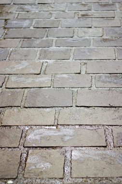 Sokakların gri kaldırım