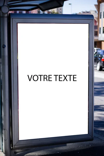 bir otobüs durağı beyaz arka plan üzerinde işaretler