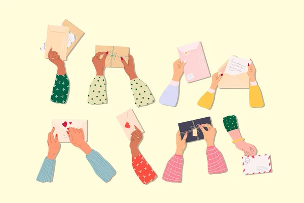 Bir çift el zarfları tutar. Kartpostal ve zarf tutan izole vektör elleri çeşitliliği. Pankart, tebrik kartı ve kırtasiye tasarımı için son moda el çizimleri. Posta teslimatı ve postane