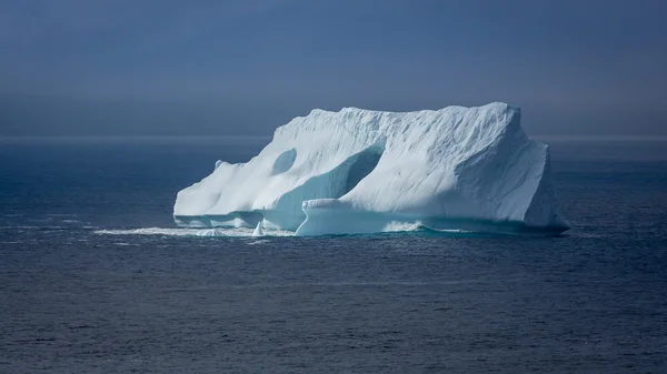 Iceberg en el Océano Atlántico — Foto de Stock