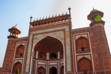 Taj Mahal. Giriş kapısı kırmızı tuğla yaptı. Agra, Hindistan