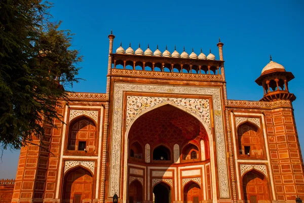 Torre roja del complejo Taj Mahal en Agra, India — Foto de Stock