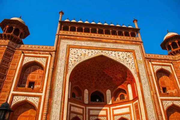 Rode Toren van Taj Mahal in Agra, India complex — Stockfoto