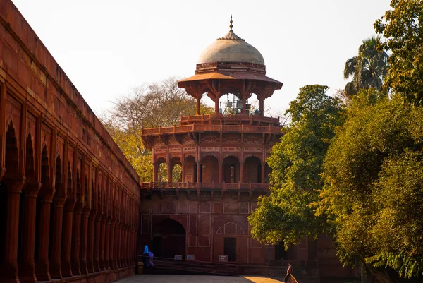 Taj Mahal. Giriş kapısı kırmızı tuğla yaptı. Agra, Hindistan