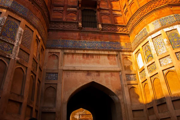 AGRA, INDIA. Puerta del Fuerte Agra . — Foto de Stock