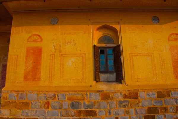 Nahagarh Fort. Egy régi ablak. Jaipur. India. — Stock Fotó