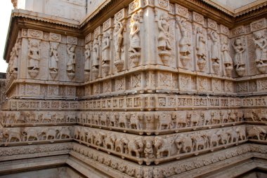 Tapınak. Udaipur, Hindistan. Duvar parçaları.