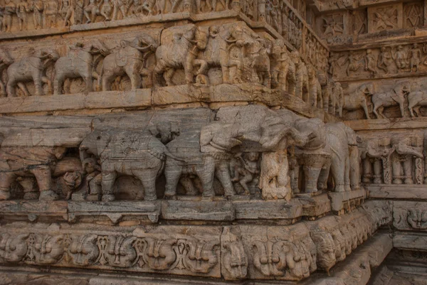 Jagdish Mandir Temple. Udaipur, Indie. Fragmenty murów. Obrazy słonie. — Zdjęcie stockowe