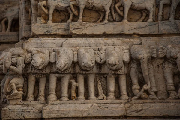 Jagdish Mandir Temple. Udaipur, Indie. Fragmenty murów. Obrazy słonie. — Zdjęcie stockowe