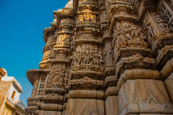 Tempel. Udaipur, India. Fragmenten van wanden. — Stockfoto