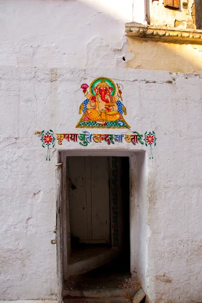 Tapınak. Udaipur, Hindistan. Duvar parçaları. Ganesh. — Stok fotoğraf