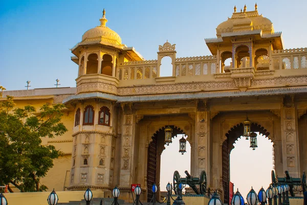 Udaipur stadspaleis. Guns.Udaipur, India. — Stockfoto