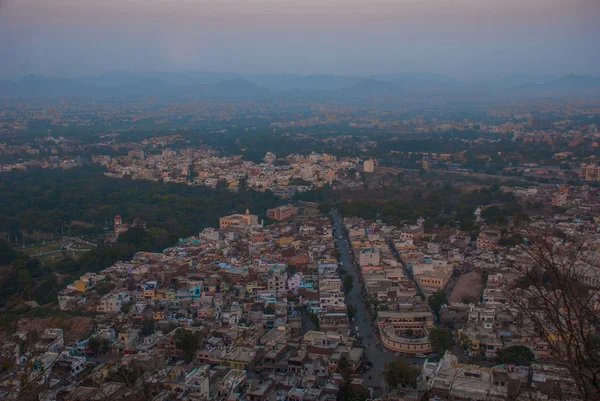 Blick auf die Stadt. Sonnenuntergang. udaipur, indien. — Stockfoto