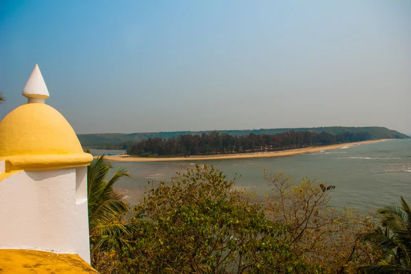 Deniz. Fort Tiracol. Goa. Hindistan. — Stok fotoğraf