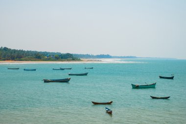 Denizde balıkçı teknesi. Murudeshwar. Karnataka, Hindistan.