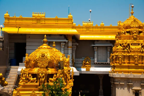Templo en Karnataka. Fragmento del conjunto arquitectónico. Murudeshwar. India — Foto de Stock
