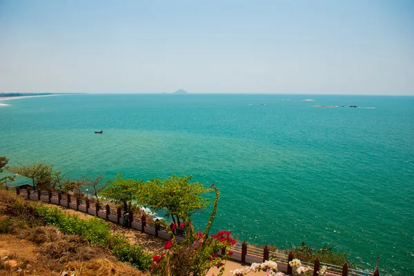 Pohled na moře. Murudeshwar. Karnataka, Indie. — Stock fotografie