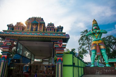 Batu mağaraları. Ramayana mağara ve Hanuman heykeli. Kuala Lumpur Malezya.