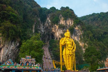 Batu mağaraları, altın heykelini Lord Erdal. Kuala Lumpur, Malezya.