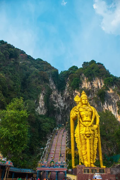 Batu Caves, Zlatá socha Lorda Murugan. Kuala Lumpur, Malajsie. — Stock fotografie