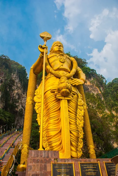 Batu Caves, Zlatá socha Lorda Murugan. Kuala Lumpur, Malajsie. — Stock fotografie