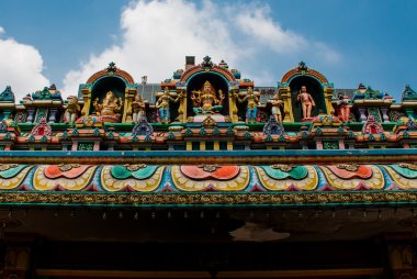 Hint Tapınağı. Çok renkli heykel. Kuala Lumpur, Malezya.