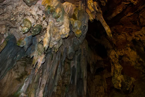 Grottan på halvön Railay. Krabi, Thailand. — Stockfoto