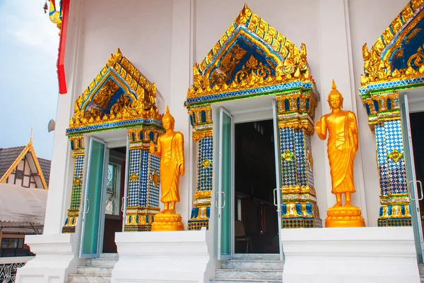 Le temple bouddhiste dans la ville Bangkok, Thaïlande . — Photo