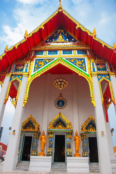 Il tempio buddista nella città Bangkok, Thailandia . — Foto Stock
