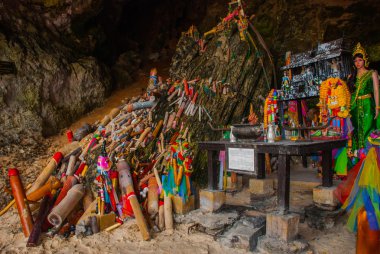 Phra Nang mağara phalluses. Railay Yarımadası. Krabi, Tayland.