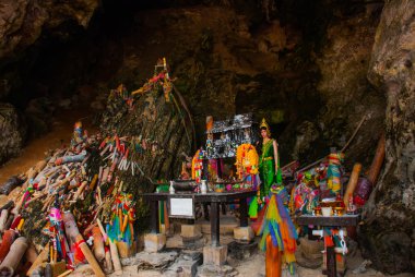 Phra Nang mağara phalluses. Railay Yarımadası. Krabi, Tayland.