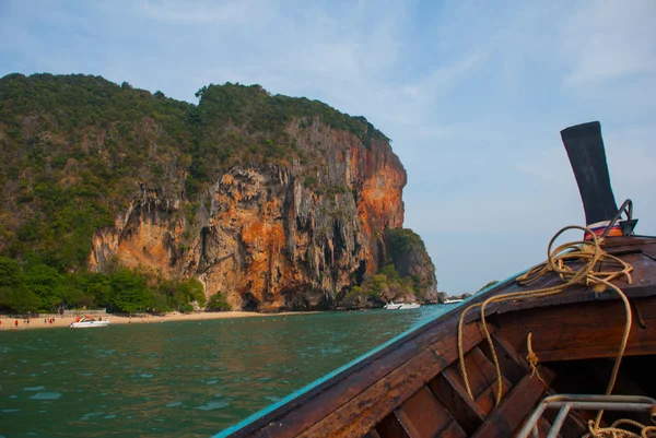 Drewniane łodzie. Półwyspie Railay. Krabi, Tajlandia. — Zdjęcie stockowe