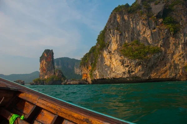 Wyspy. Morze. Rock. Krabi, Tajlandia. — Zdjęcie stockowe