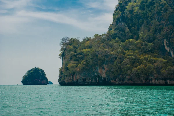 Piękna wyspa i skał. Krabi, Tajlandia. — Zdjęcie stockowe