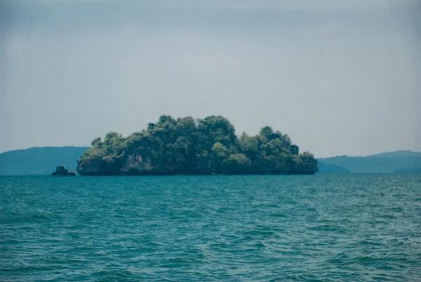 Πανέμορφο νησί και βράχια. Κράμπι, Ταϊλάνδη. — Φωτογραφία Αρχείου