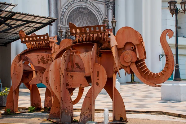 Le monument des éléphants.Thaïlande. Chiangmai . — Photo