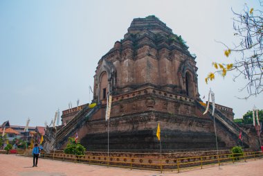 Büyük stupas taş. Chiangmai. Tayland.