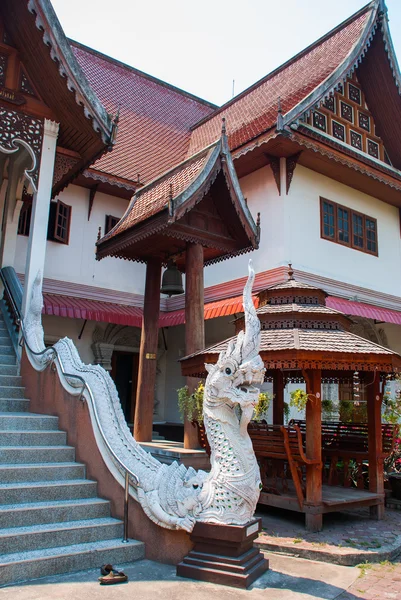 雕塑。清迈 Dragon.Thailand。. — 图库照片