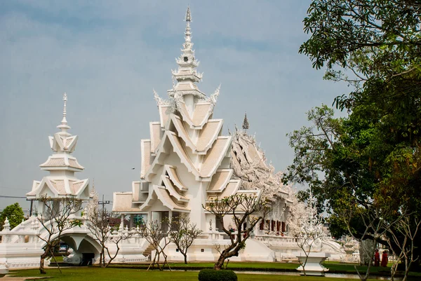 Wat Rong Khun, más néven a fehér templom. Chiang Rai, Thaiföld. — Stock Fotó