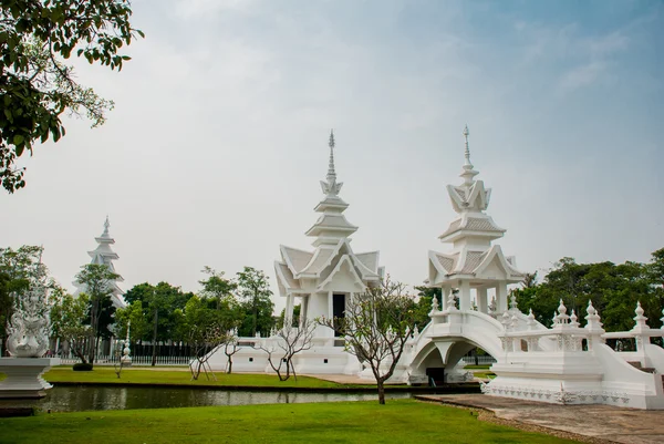 Wat Rong Khun, más néven a fehér templom. Chiang Rai, Thaiföld. — Stock Fotó