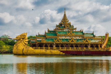 Altın Karaweik Sarayı, Yangon, Myanmar. Burma