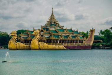 Altın Karaweik Sarayı, Yangon, Myanmar. Burma