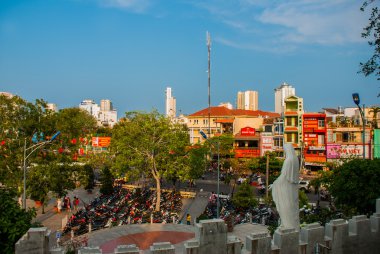 Sokak evleri, denizin en iyi bir görünüm. Nha Trang. Vietnam.