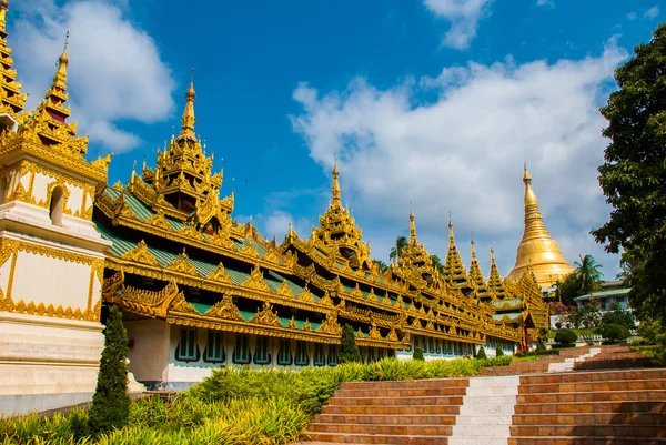 Pagoda Shwedagon Paya. Yangon, Myanmar — Zdjęcie stockowe