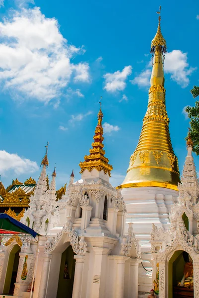 Пагода Шведагон-пагода. Янгон, Мьянма — стоковое фото
