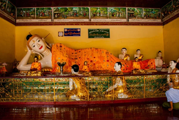 Statue bubba shwedagon paya Pagode. Yangon, Myanmar — Stockfoto