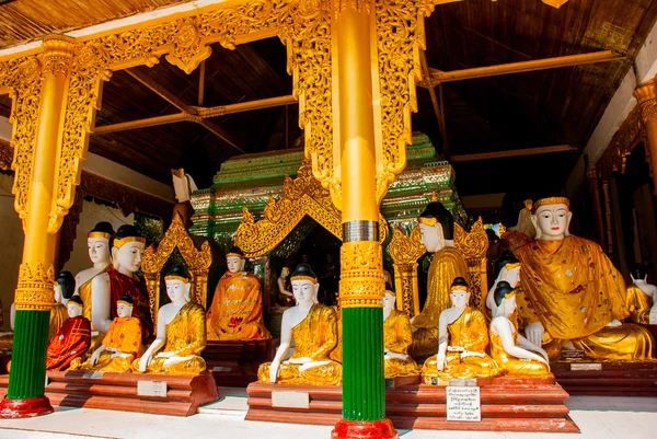 Estátua Bubba. Shwedagon Paya pagode. Rangum, Mianmar — Fotografia de Stock